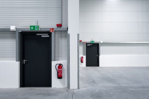La signal&eacute;tique incendie est l&agrave; pour indiquer l&rsquo;emplacement du mat&eacute;riel incendie au sein de l'entreprise